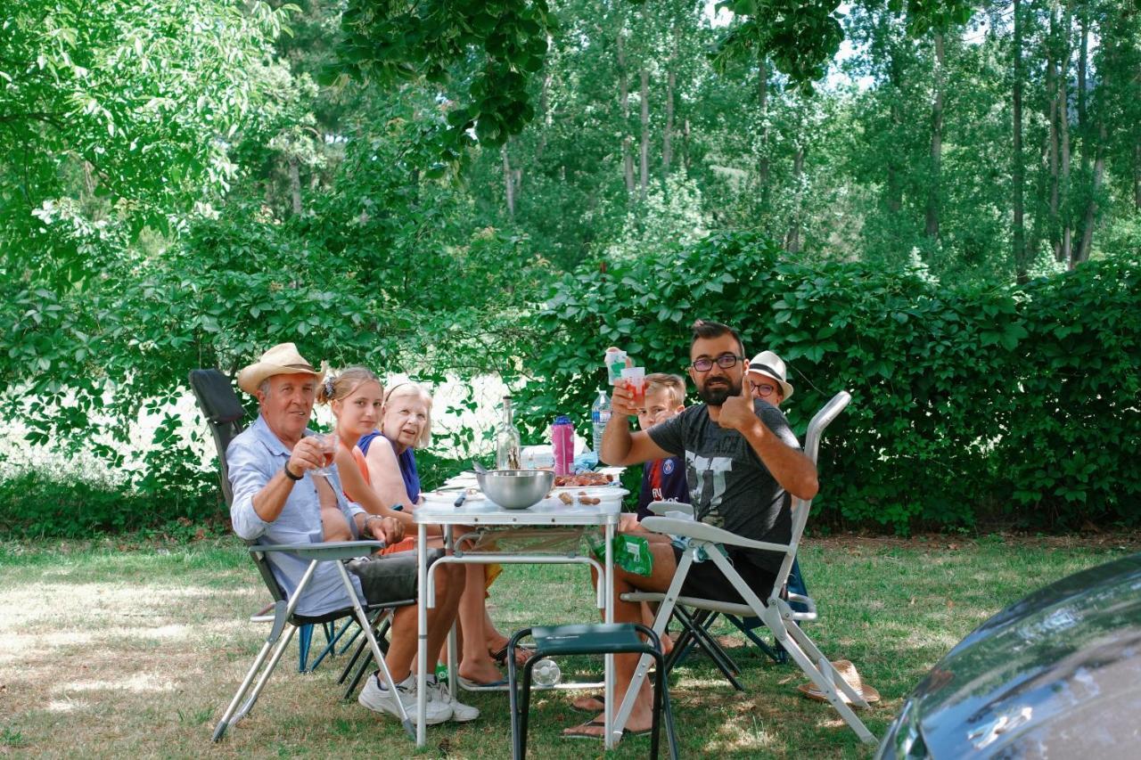 Camping Paradis Family Des Issoux Lalevade-dʼArdèche Exterior foto